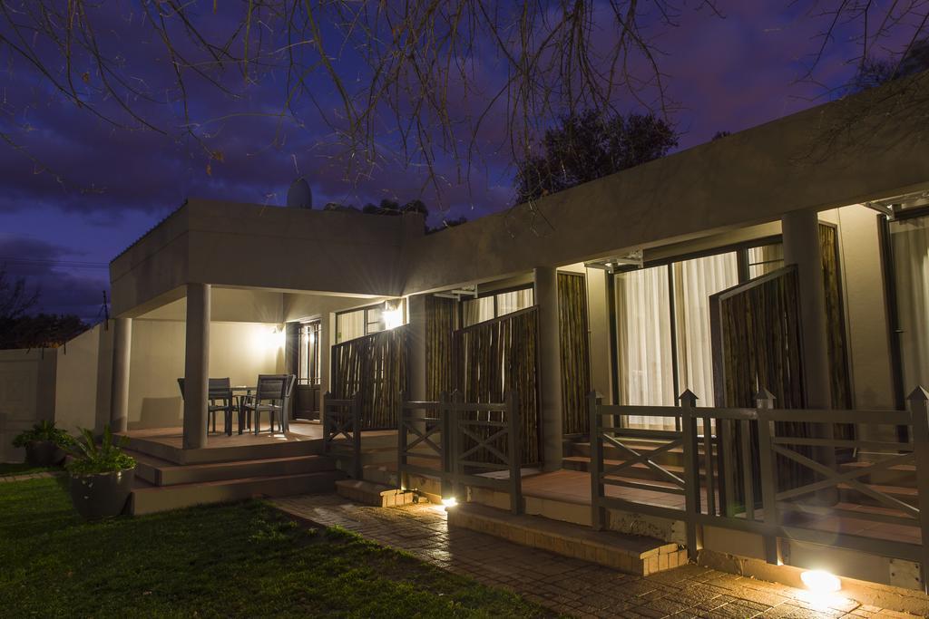 The Suburban Guest House Bloemfontein Exterior photo