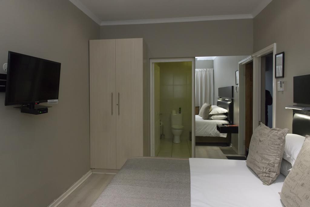 The Suburban Guest House Bloemfontein Room photo