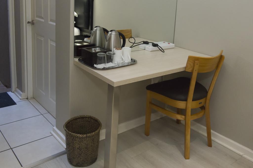 The Suburban Guest House Bloemfontein Room photo